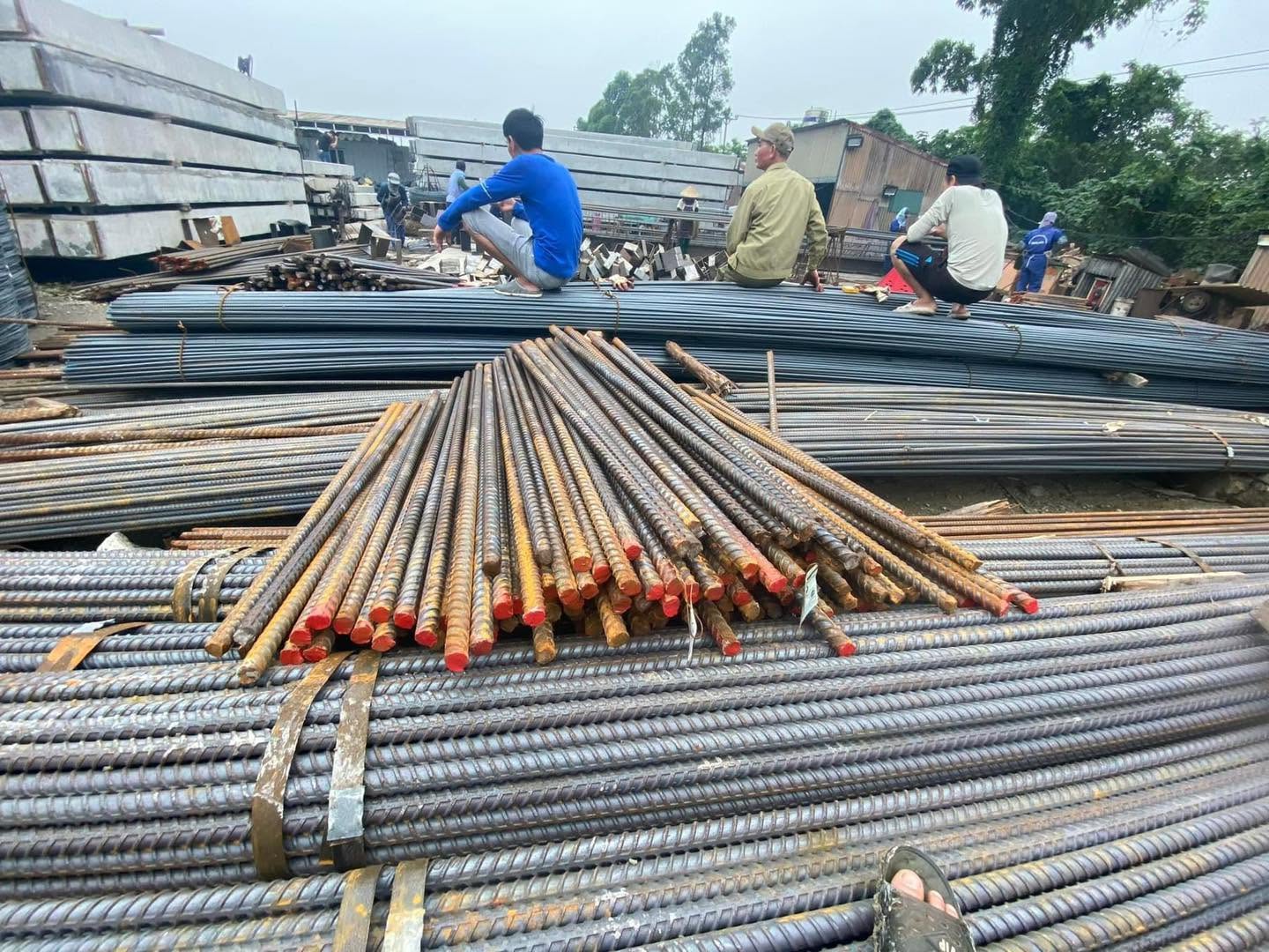 Nhân viên Tân Thịnh Phát khảo sát phế liệu công trình