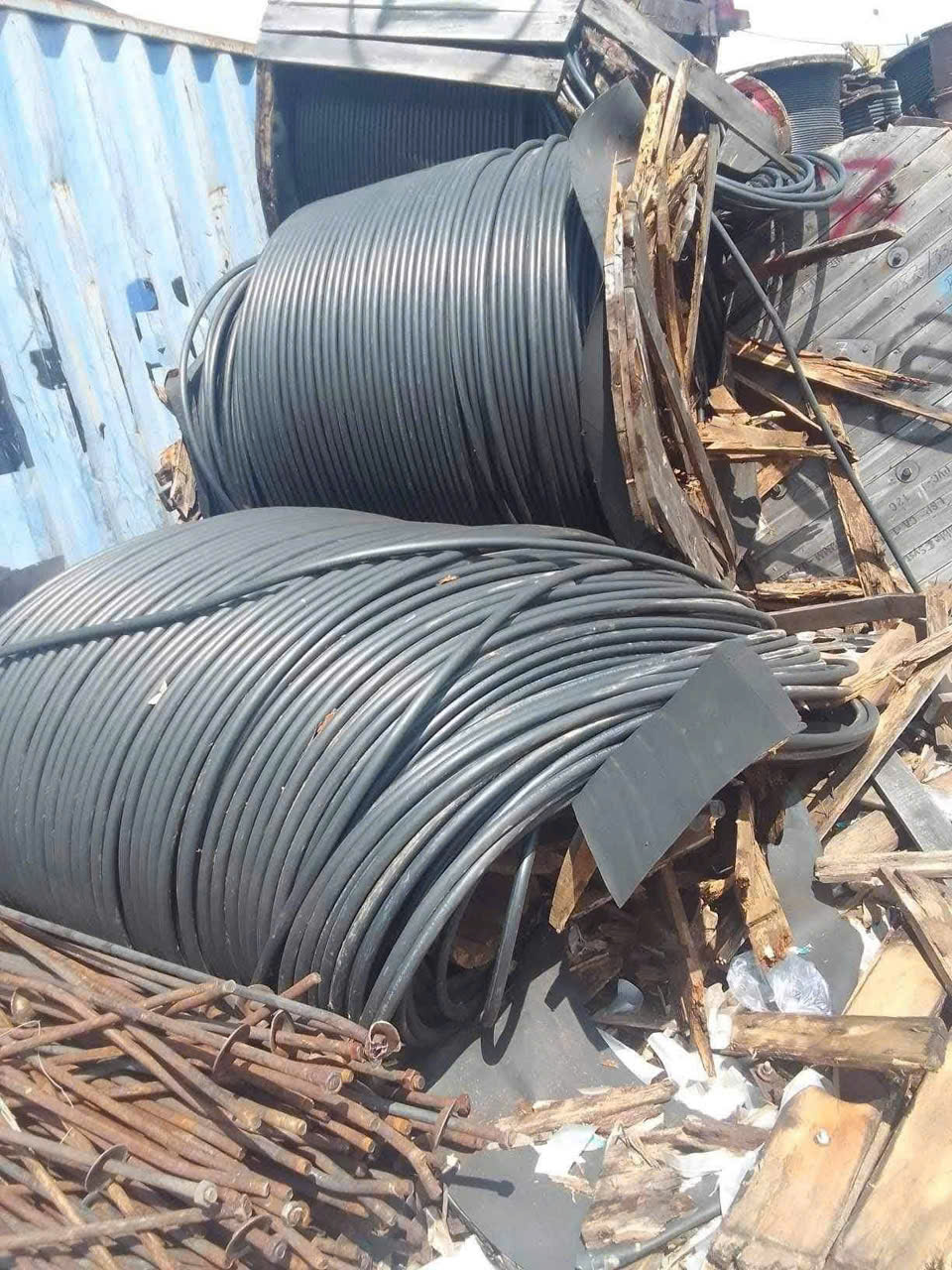 Cân và thu mua dây điện cũ tận nơi