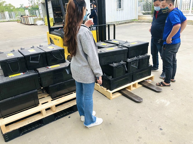 Cân phế liệu chì tại kho nhà máy can-phe-lieu-chi.jpg